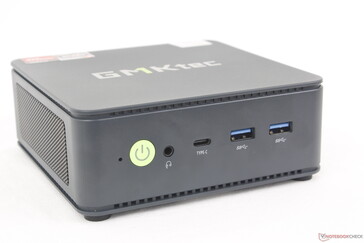 Przód: Przycisk zasilania, zestaw słuchawkowy 3,5 mm, USB-C 3.2 z funkcją Power Delivery + DisplayPort, 2x USB-A 3.2 Gen. 2