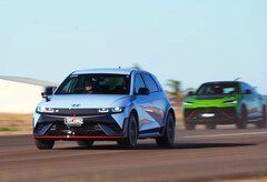 Hyundai Ioniq 5 N z łatwością pokonał Lamborghini Urus i inne samochody ICE w wyścigach CarExperts drag and roll. (Źródło obrazu: CarExpert na YouTube - zrzut ekranu)