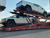 Cybertrucks są wysyłane (zdjęcie: bumpty/Reddit)